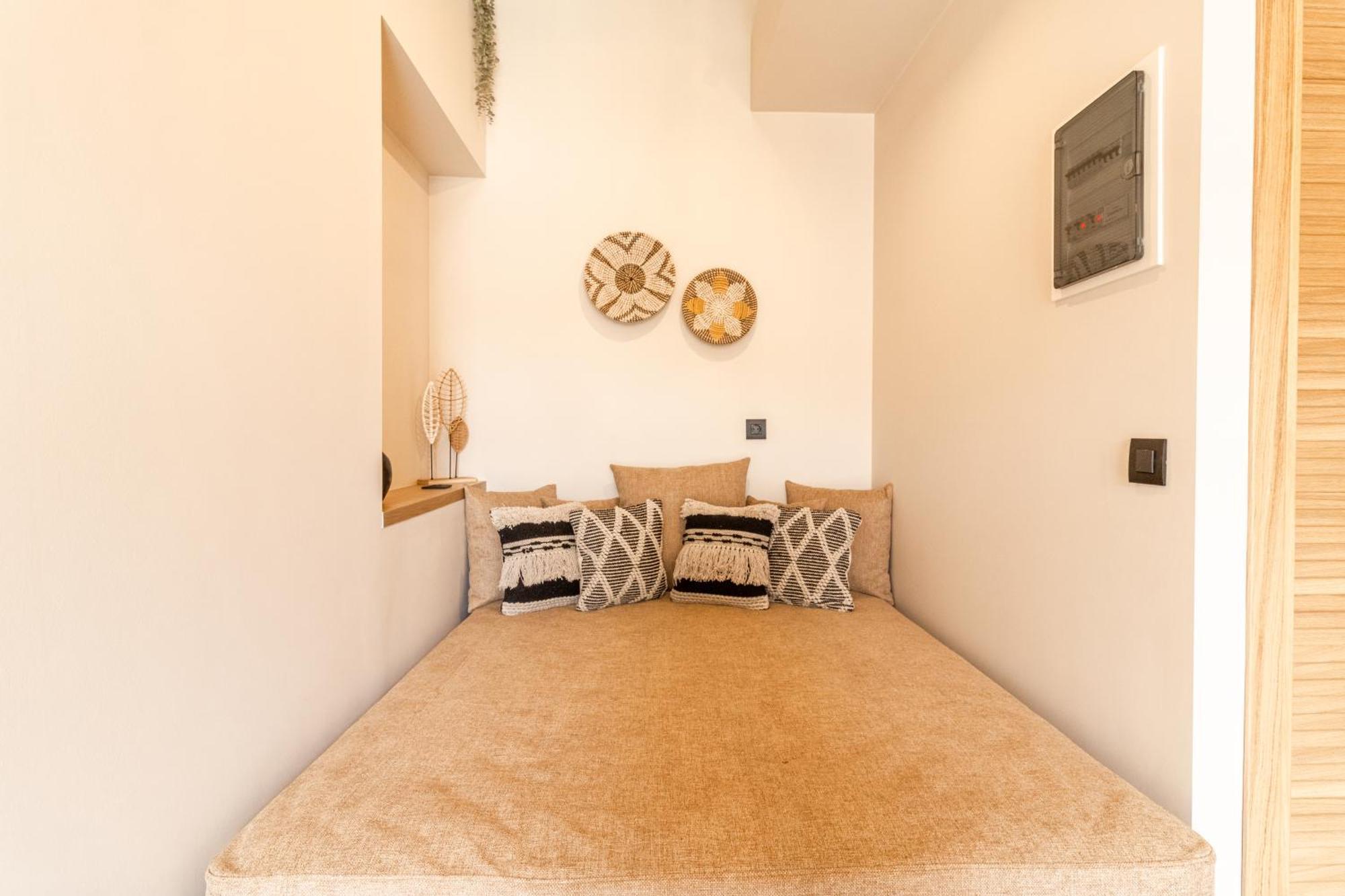 Adorno Private Suites Only Adults & Kids 12 Plus Неа-Врасна Экстерьер фото